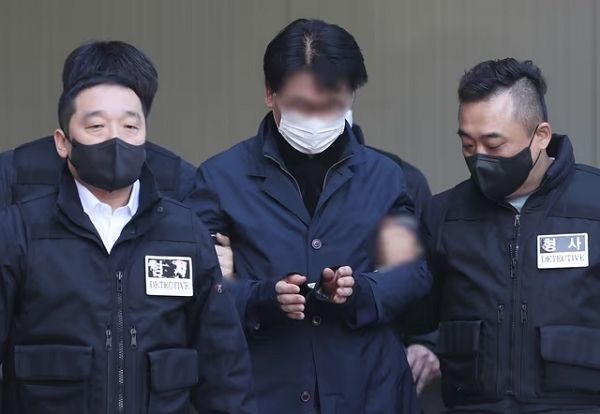 이재명 더불어민주당 대표를 흉기로 살해하려고 시도한 60대 남성 김모씨에게 징역 15년형이 확정됐다. 사진은 이재명 더불어민주당 대표를 흉기로 습격한 피의자 김모씨가 피의자 심문에 출석한 모습. /사진=뉴스1