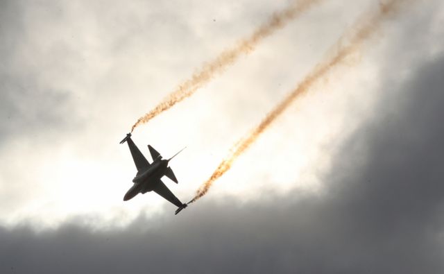 현대로템이 램제트 엔진개발 사업 참여를 준비하는 것으로 알려져 K방산의 초음식 미사일·전투기 개발에 대한 기대감도 오르고 있다. 지난해 11월 경기 수원시 공군 제10전투비행단에서 열린 '수원공군기지 주둔 70주년 기념 부대개방행사'에서 T-50 초음속 고등훈련기가 단기기동을 선보이는 모습. /사진=뉴스1 