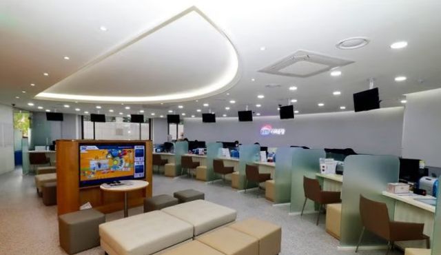 시중은행과 비교해 금리가 높아 예테크족(예금+재테크)의 관심을 끌던 저축은행들이 수신금리를 낮추고 있다./사진=SBI저축은행