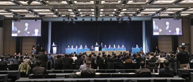 지난달 23일 오후 서울 용산구 그랜드하얏트 서울에서 고려아연 임시주주총회가 열리고 있다. /사진=공동취재