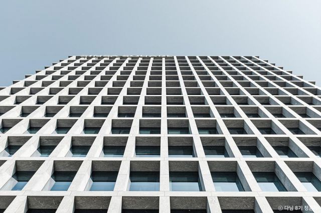 신사스퀘어는 석재와 유리로 된 외관이 도회적인 느낌을 준다. /사진=한국관광공사