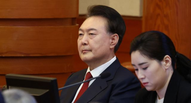 윤석열 대통령이 지난 13일 서울 종로구 헌법재판소에서 열린 '윤석열 대통령 탄핵심판 8차 변론'에 출석한 모습./사진=뉴시스 