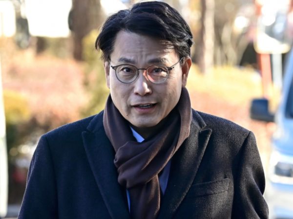 윤상현 국민의힘 의원이 한동훈 전 국민의힘 대표를 향해 "기지개 켤 때 아니다"라고 지적했다. 사진은 윤상현 국민의힘 의원이 지난 13일 오전 서울 종로구 헌법재판소에서 열리는 윤석열 대통령 탄핵 심판 8차 변론기일에 참석하고 있는 모습. /사진=뉴시스