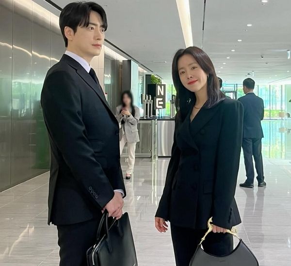 사진은 이준혁과 한지민의 모습. /사진=한지민 인스타그램 캡처