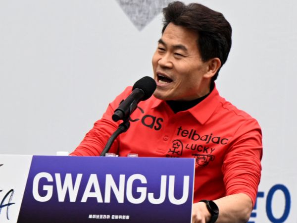 전한길 한국사 강사가 "윤 대통령이 억울하게 구치소에 갇혀 있다"면서 그에 대한 탄핵을 반대했다. 사진은 지난 15일 오후 광주 동구 금남로에서 보수 성향 개신교 단체 '세이브코리아' 주관으로 열린 전남국가비상기도회·도민대회에서 대통령 탄핵 반대 발언을 하고 있는 모습. /사진=뉴시스