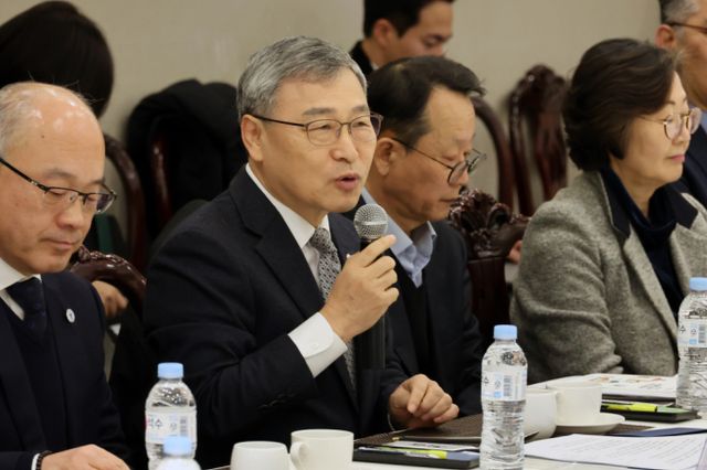 정근식 서울시교육감이 17일 오전 서울 여의도의 한 식당에서 열린 더불어민주당 서울특별시당-서울특별시교육청 교육정책협의회에서 발언하고 있다. /사진= 뉴시스