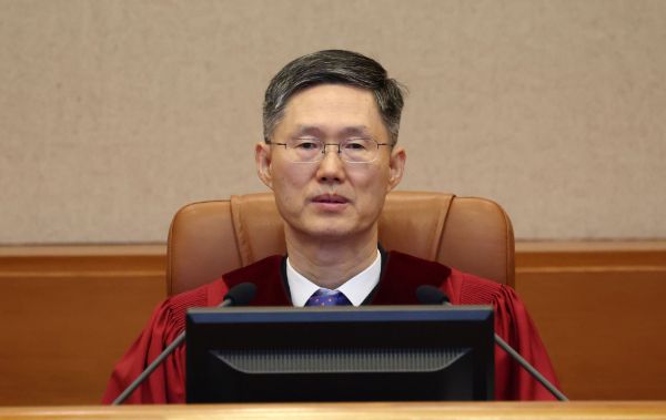 윤석열 대통령 지지자 단체가 문형배 헌법재판소장 권한대행 자택 앞에서 집회를 연다. 사진은 문형배 헌법재판소장 권한대행이 '윤석열 대통령 탄핵심판 8차 변론'에 참석한 모습. /사진=뉴스1(공동취재단)