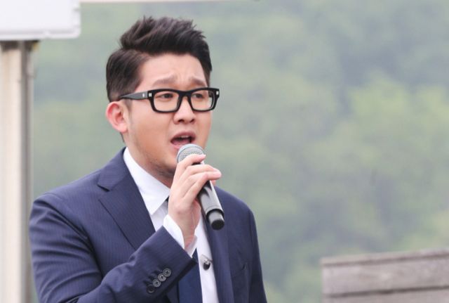 그룹 어반자카파 멤버 겸 수제 맥주판매업체 버추어 컴퍼니 대표이사 박용인 씨가 식품 등의 표시·광고에 관한 법률 위반 혐의로 1심 선고 재판을 받는다. 사진은 26일 서울 장충동 한 호텔에서 열린 미니앨범 '스틸'(Still) 기자간담회에 참석한 어반자카파 박용인 /사진=머니투데이