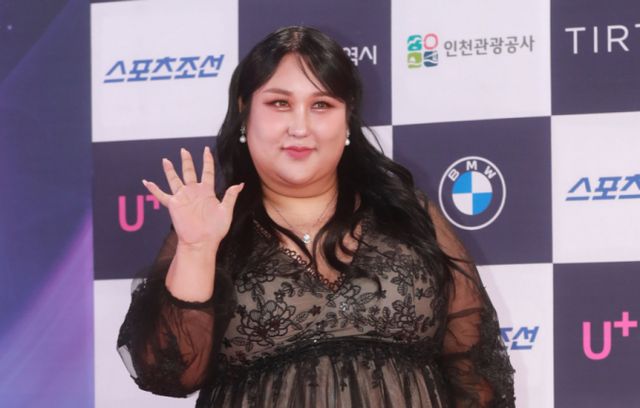 방송인 풍자가 집 보증금을 훔쳐갔던 똥차 전남친의 존재를 고백했다. 사진은 지난해 7월 인천 파라다이스 시티에서 진행된 제3회 청룡시리즈어워즈 레드카펫 행사에 참석한 풍자. /사진=스타뉴스