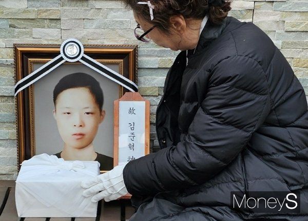 사진은 고 김준혁씨와 김씨 어머니 김미경씨의 모습. /사진 제공=한국장기조직기증원