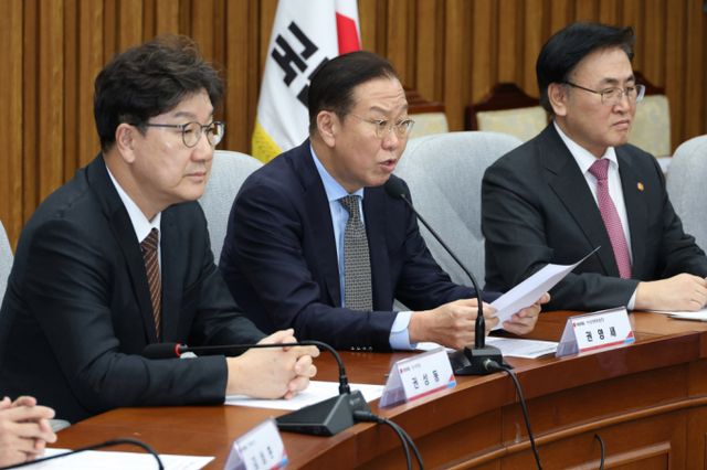 권영세 국민의힘 비대위원장이 18일 오후 서울 여의도 국회에서 열린 AI 경쟁력 강화를 위한 당정협의회에서 발언하고 있다. /사진=뉴스1