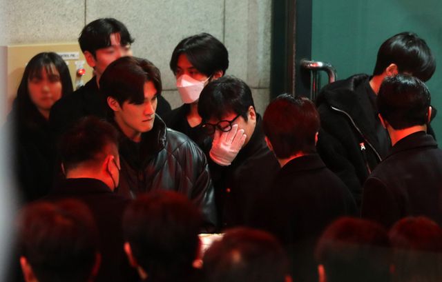 배우 고(故) 김새론이 영면에 들었다. 사진은 19일 서울 송파구 아산병원 장례식장에서 고(故) 김새론의 발인이 엄수된 모습. /사진=뉴시스