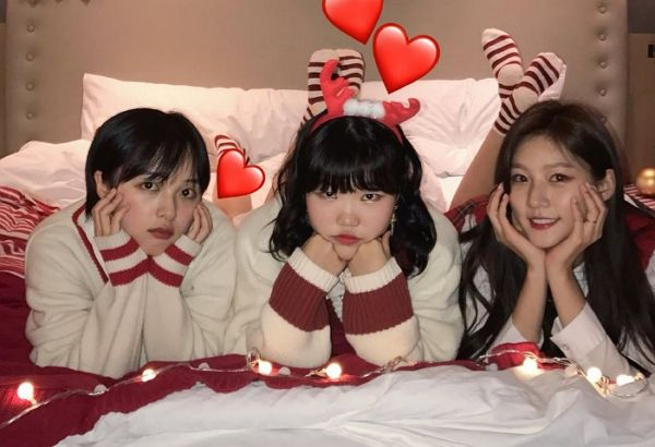 악뮤 이수현이 절친한 김새론의 갑작스러운 비보에 빈소를 찾아 통곡했다. 사진은 왼쪽부터 김보라, 이수현, 김새론이 함께 한 모습. /사진=이수현 인스타그램 캡처