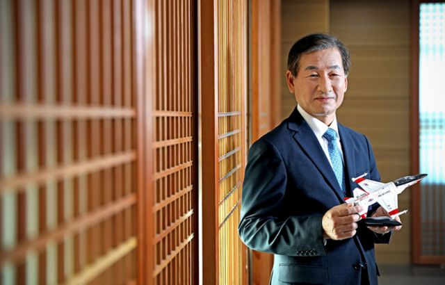 강구영 한국항공우주산업 대표가 최근 업계 대표로서 리더십 강화에 나서면서 그의 거취와 행보에 이목이 쏠리고 있다./사진=KAI
