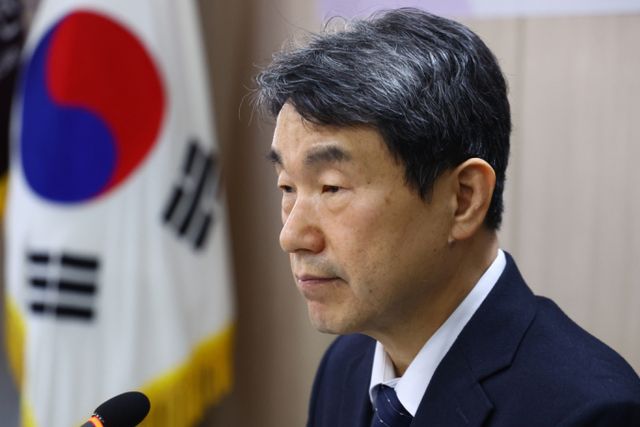 이주호 사회부총리 겸 교육부 장관이 "한국형 사회정서교육을 도입, 아이들의 마음돌봄 역량을 강화하겠다"고 밝혔다. 사진은 지난 14일 제66차 함께차담회에 참석한 이주호 부총리. /사진=뉴스1