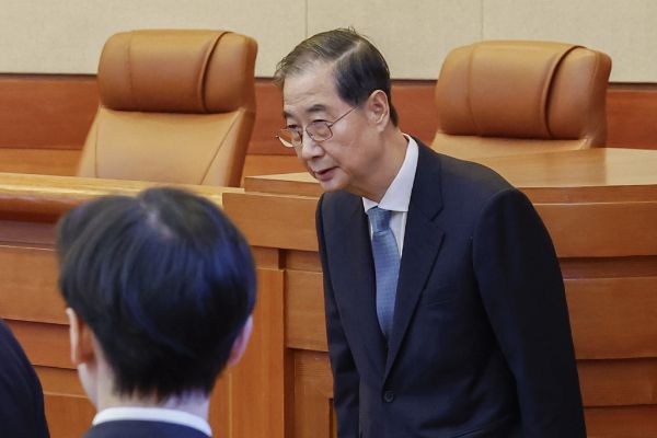 탄핵심판 첫 변론을 앞둔 한덕수 국무총리가 "국민의 불안과 혼란을 무겁게 받아들이고 있다"고 밝혔다. 사진은 한덕수 국무총리가 '한덕수 국무총리 탄핵심판 1차 변론'에 출석한 모습. /사진=뉴스1