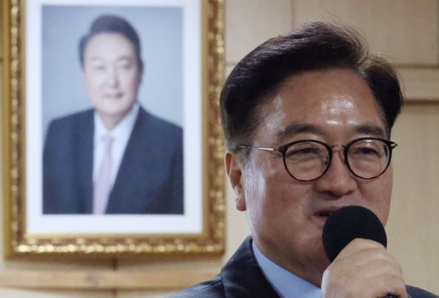 우원식 국회의장이 조기 대선 출마설을 위축하는 글을 올렸다. 사진은 19일 해병대 제1사단본부를 방문해 격려사 전하는 우원식 국회의장. /사진=국회사진취재단