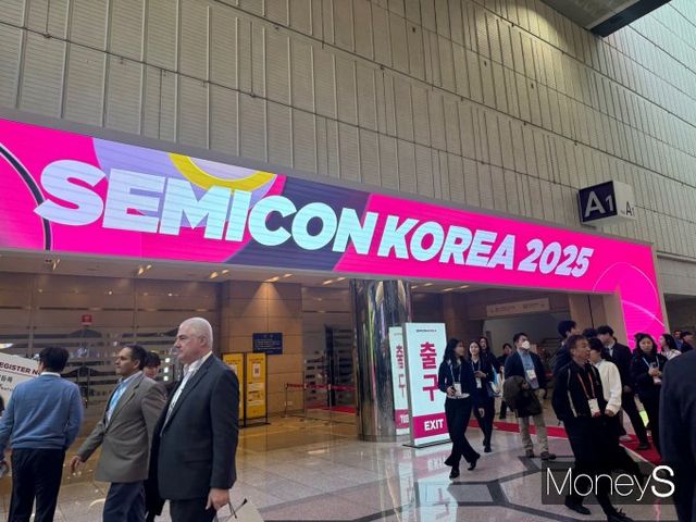 반도체 산업 전시회 '세미콘코리아 2025'가 19~21일까지 진행된다. /사진=정연 기자