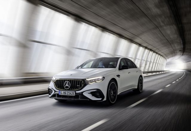 벤츠코리아가 고성능 플러그인하이브리드 모델 '메르세데스-AMG E 53 하이브리드 4MATIC+'를 출시한다. /사진=벤츠 코리아