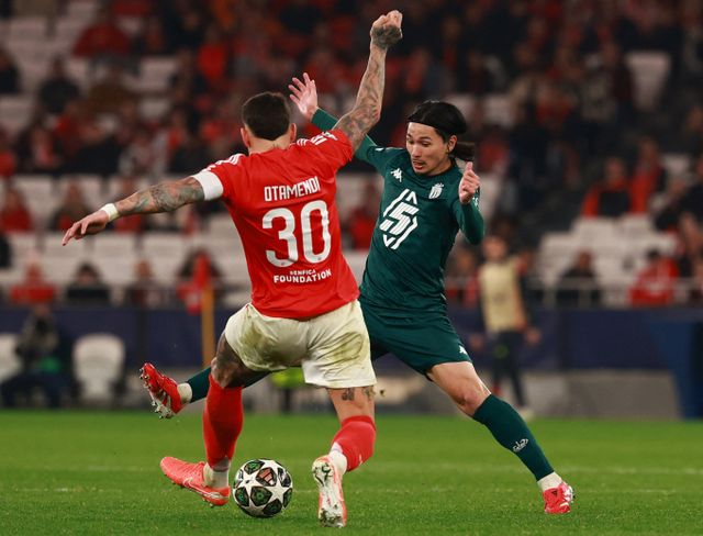 미나미노 타쿠미가 일본인 중 유럽축구연맹 챔피언스리그에서 가장 많은 골을 넣은 선수가 됐지만 팀의 탈락을 막지 못했다. 사진은 18일(한국시각) 포르투갈 리스본 이스타이우 다 루스에서 열린 2024-25 UEFA UCL 플레이오프 AS모나코와 벤피카의 2차전 경기에 출전한 미나미노 타쿠미의 모습. /사진=로이터