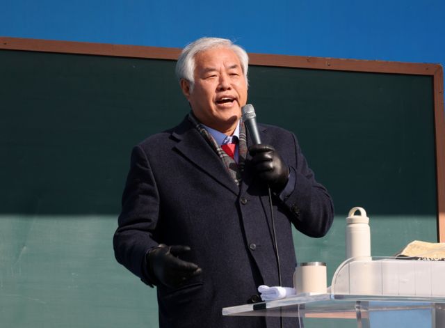 전광훈 사랑제일교회 목사가 2일 오전 서울 종로구 세종대로에서 열린 전국 주일 연합 예배에서 발언했다. /사진=뉴시스