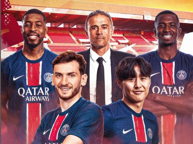 이강인이 1도움을 기록하며 소속팀 파리 생제르맹의 승리에 기여했다. 사진은 브레스투 감독과 선수들. /사진=파리 생제르맹 구단 공식 인스타그램