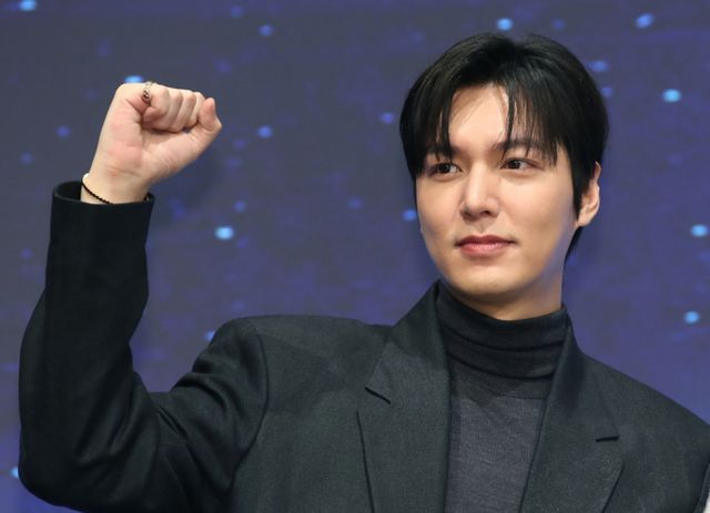 배우 이민호(사진)가 그룹 투애니원 멤버 박봄이 주장한 열애설을 부인했다. 사진은 지난해 12월 서울 구로구 신도림 더 세인트에서 열린 tvN 새 토일드라마 '별들에게 물어봐' (극본 서숙향, 연출 박신우) 제작발표회에 참석한 배우 이민호. /사진=뉴스1