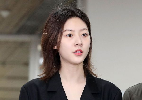 세상을 떠난 배우 고 김새론의 생활고 호소는 사실로 밝혀졌다. 사진은 김씨가 2023년 4월5일 서울중앙지법에서 열린 도로교통법 위반(음주운전) 등 혐의 1심 선고 공판에 출석하는 모습. /사진=뉴스1)