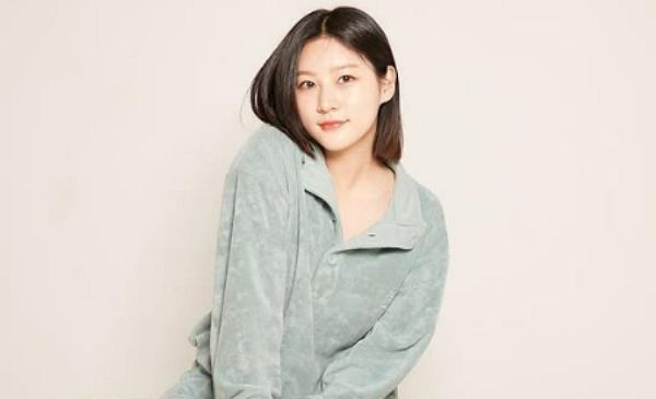 갑작스럽게 세상을 떠난 김새론이 음주 운전 사고 이후 금전적 여유가 없어 전 소속사로부터 7억원을 빌린 것으로 알려졌다. 사진은 김새론의 생전 모습. /사진=김새론 인스타그램 캡처