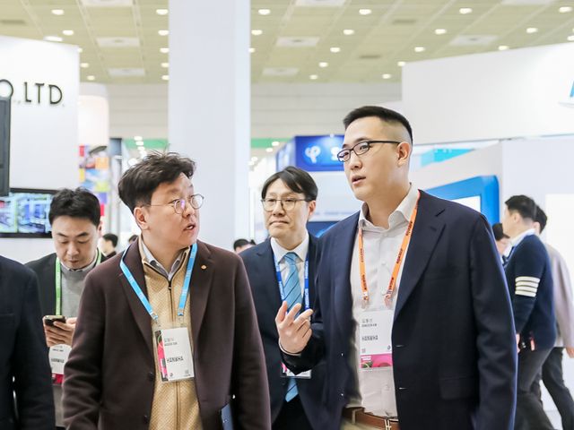 김동선 한화세미콘 미래비전총괄 부사장이 지난 19일 서울 강남구 코엑스에서 개막한 '세미콘 코리아 2025'를 찾았다. / 사진=한화세미콘