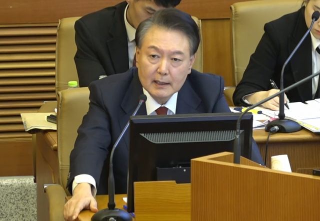 윤석열 대통령이 홍정원 전 국가정보원 1차장의 메모는 모두 엉터리며 거짓이라고 비판했다. 사진은 20일 서울 종로구 헌법재판소 대심판정에서 열린 탄핵심판 10차변론기일에 출석한 윤석열 대통령의 모습. /사진=뉴스1(헌법재판소 제공)