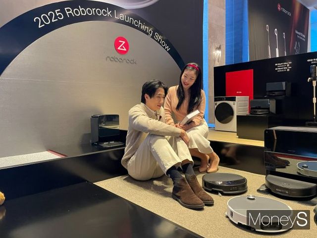 로보락이 20일 오전 서울 강남구 드랜드 인터컨티넨탈 서울 파르나스 호텔 그랜도 불룸에서 2025 플래그십 로봇청소기 2종 'S9 맥스V 울트라'와 'S9 맥스V 슬림'을 공개했다. / 사진=이한듬 기자