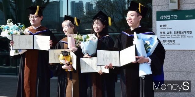 ▲ "나가자 세계로" 글로벌 대학원생 학위수여식