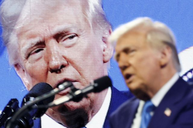  도널드 트럼프 미국 대통령이 지난 18일(현지시각) 의약품에 25% 이상 관세를 부과하겠다고 예고하면서 국내 제약·바이오 업계에 긴장감이 감돌고 있다. /사진=로이터통신