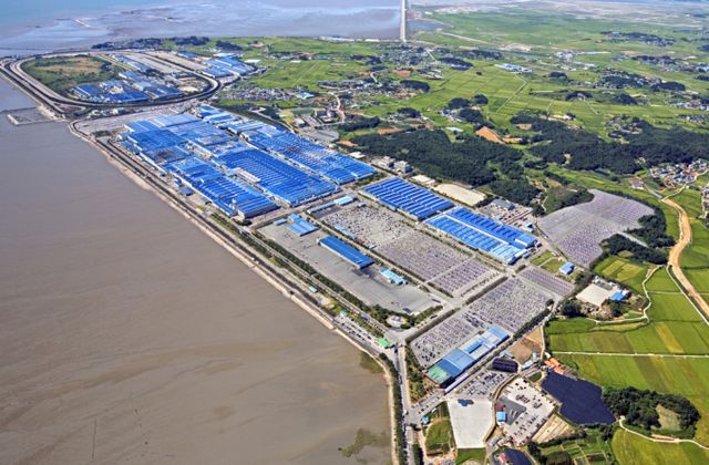 비정규직 정규직 전환을 요구하며 기아 화성공장 점거 농성을 벌였던 노조원들이 기아가 제기한 손해배상 청구 소송 항소심에서 패소해 1억4040만원의 배상금을 지급하게 됐다. 사진은 기아 화성공장 전경. /사진=기아