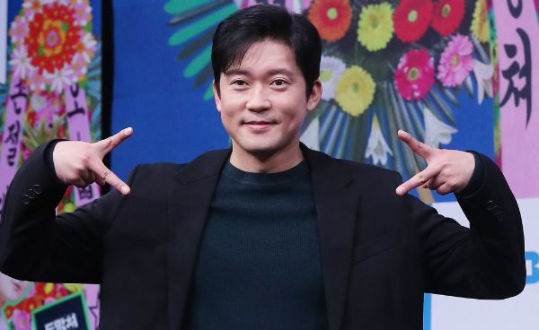 MBC를 퇴사한 김대호 아나운서가 MC몽이 이끄는 원헌드레드와 전속계약을 맺었다. 사진은 김대호 아나운서가 예능 '도망쳐: 손절 대행 서비스' 제작발표회에 참석한 모습. /사진=스타뉴스