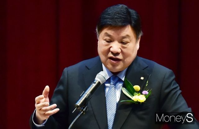 축사 전하는 서정진 셀트리온 회장