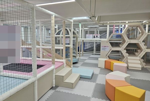 한 키즈카페의 아르바이트생이 자폐아에게 맞아 안경이 부러졌지만 본인은커녕 보호자에게도 사과 받지 못한 사연이 전해졌다. 사진은 기사와 직접적인 관련 없는 키즈카페의 모습. /사진=뉴시스