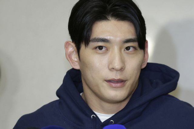 샌프란시스코 자이언츠 이정후가 13일 메이저리그 두 번째 시즌을 준비하기 위해 인천국제공항을 통해 출국하며 취재진 질문에 답변하고 있다./사진=뉴스1 최동준 기자 