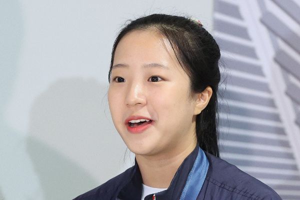 2024 파리 올림픽 일정을 마친 대한민국 탁구 대표팀 신유빈이 12일 오후 인천국제공항 제2여객터미널을 통해 귀국, 취재진과 인터뷰를 하고 있다. 사진은 기사 내용과 직접적인 관련이 없음./사진=뉴스1 신웅수 기자