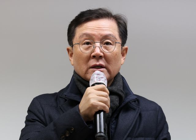 윤석열 대통령 변호인단이 오동운 공수처장을 비롯한 수사지휘부를 허위공문서 작성 및 동행사 혐의로 검찰에 고발했다./사진=뉴스1