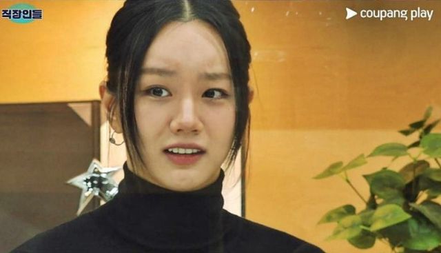 걸스데이 출신 배우 혜리(사진)가 일명 ‘재밌네 대첩’이 언급되자 당황해했다. /사진=쿠팡플레이 시리즈 '직장인들' 캡처