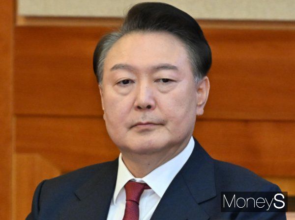 윤석열 대통령에 대한 탄핵심판이 인용돼야 한다는 응답이 기각돼야 한다는 의견보다 오차범위 밖에서 우세한 것으로 나타났다. 사진은 윤석열 대통령이 지난 4일 서울 종로구 헌법재판소에서 열린 탄핵심판 5차 변론기일에 출석하고 있는 모습. /사진=공동취재단