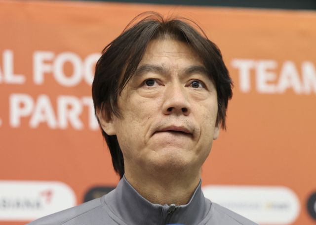 2026 북중미월드컵 아시아 지역 3차 예선에 도전하는 축구 국가대표팀이 경기 고양과 수원에서 오만, 요르단과 맞대결을 펼친다. 사진은 지난해 11월21일 인천국제공항을 통해 귀국한 홍명보 감독이 기자회견을 진행 중인 모습. /사진=뉴시스