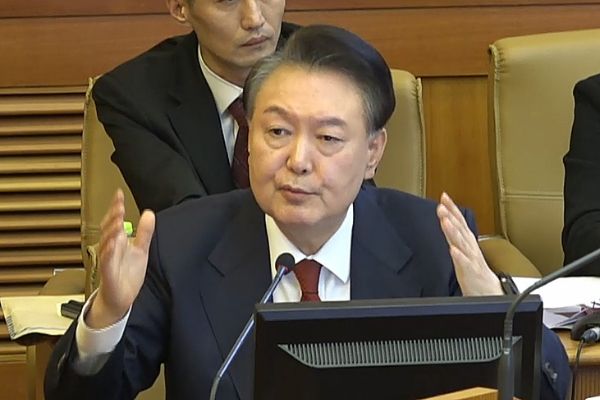 윤석열 대통령이 친윤계 인사들과의 접견에서 조기 대선 시 국민추대후보로 올릴 인물을 언급했다는 주장이 나왔다. 사진은 윤석열 대통령이 탄핵심판 10차 변론에서 발언하는 모습. /사진=뉴스1