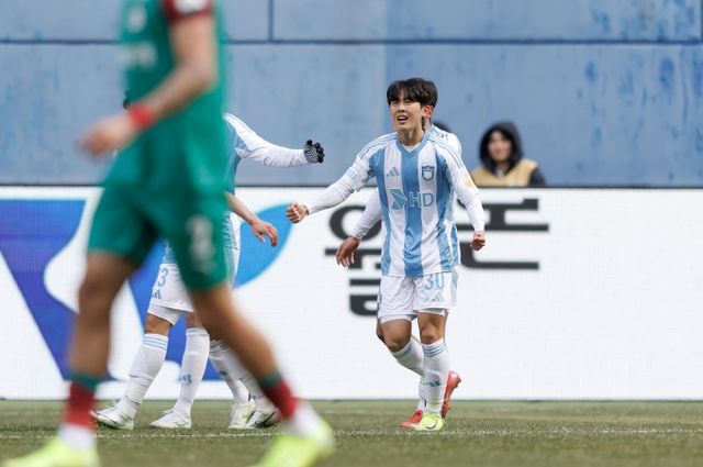 울산HD가 대전 하나시티즌을 제압하고 개막 첫 승에 성공했다. 사진은 지난 23일 대전월드컵경기장에서 열린 '하나은행 K리그1 2025' 2라운드 경기에서 선제골을 터트린 윤재석의 모습. /사진=울산HD 제공