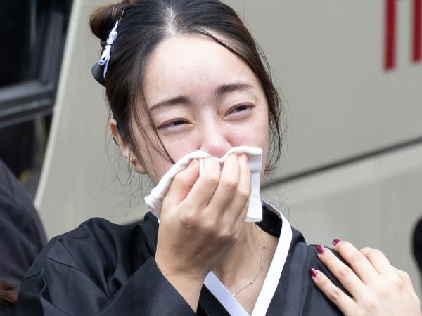 고 김수미를 떠나보낸 며느리이자 후배 배우 서효림의 근황이 전해졌다. 사진은 고 김수미 며느리 서효림이 지난해 10월27일 오전 서울 성동구 한양대학교병원 장례식장에서 열린 배우 고 김수미의 발인식에서 고인의 마지막 가는 길을 배웅하고 있는 모습. /사진=뉴스1