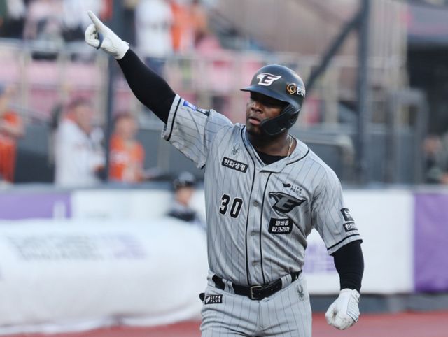 한화 이글스 출신 요나단 페라자가 샌디에이고 시범경기에서 맹타를 휘둘렀다. 사진은 2024시즌 한화 이글스에서 활약한 요나단 페라자의 모습. /사진=뉴시스