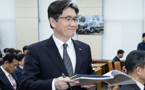 오동운 고위공직자범죄수사처장(공수처장)이 윤석열 대통령의 체포영장 발부에 문제가 없었음을 재차 강조했다. 사진은 오동운 공수처장이 청문회에서 의원 질의에 답변하기 위해 발언대로 향하는 모습. /사진=뉴스1