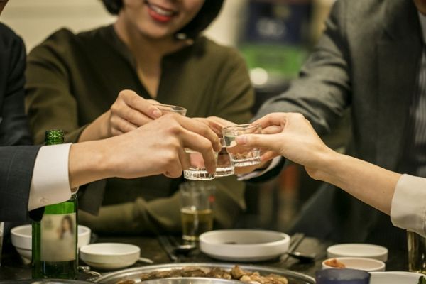 음주와 폭행을 일삼는 아내에게 1억원의 위로금을 받은 남편이 이혼 시 추가 위자료를 받을 수 있을지 조언을 구했다. 사진은 기사와 직접적인 관련 없음. /사진=이미지투데이